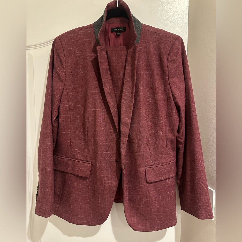 STYLISH 2pc Ann Taylor Maroon Blazer & Skirt